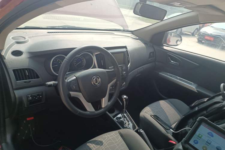 Used Dongfeng Aeolus A30 2014 1.5L Automatic ZhiShang Model Center Console