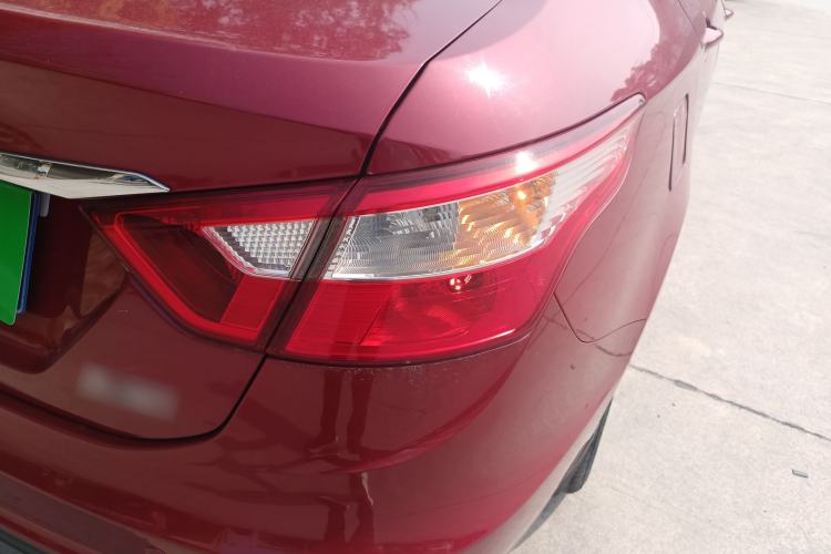Used Dongfeng Aeolus A30 2014 1.5L Automatic ZhiShang Model Exterior 3
