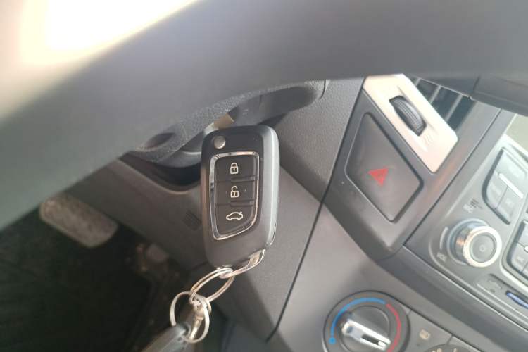 Used Dongfeng Aeolus A30 2014 1.5L Automatic ZhiShang Model Interior 1