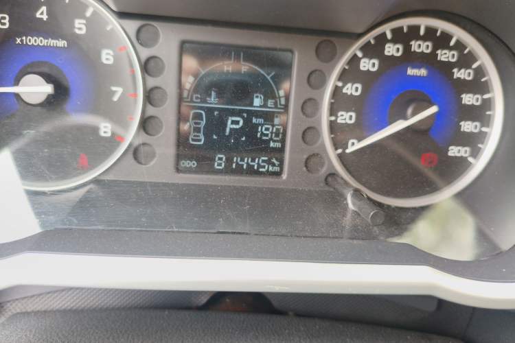Used Dongfeng Aeolus A30 2014 1.5L Automatic ZhiShang Model Odometer Close Up