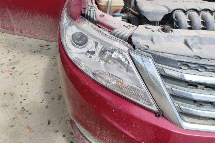 Used Dongfeng Aeolus A30 2014 1.5L Automatic ZhiShang Model Right Front Headlight