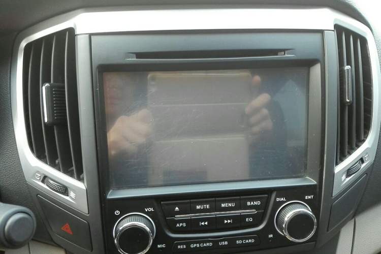 Used Dongfeng Aeolus A30 2014 1.5L Manual Smart-Drive Luxury Edition Audio And AC Panel
