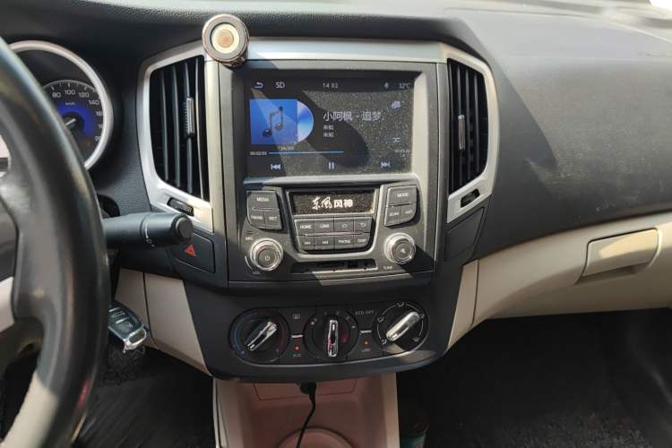 Used Dongfeng Aeolus A30 2014 1.5L Manual Smart Drive Smart Edition Audio And AC Panel