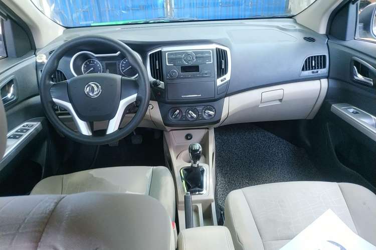 Used Dongfeng Aeolus A30 2014 1.5L Manual Sishang Model Center Console
