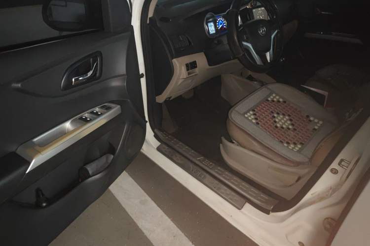 Used Dongfeng Aeolus A30 2014 1.5L Automatic ZhiShang Model Driver Seat