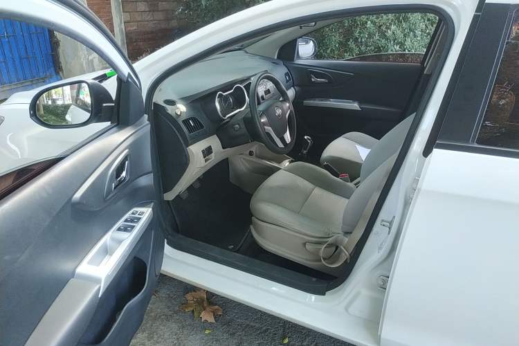 Used Dongfeng Aeolus A30 2014 1.5L Manual Sishang Model Driver Seat