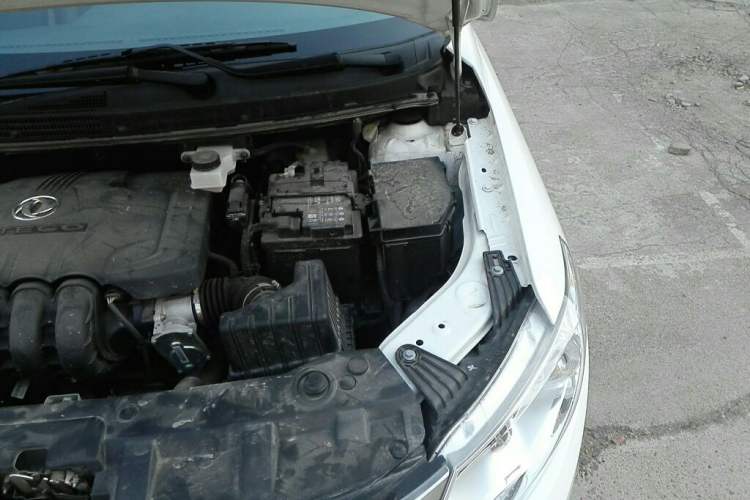 Used Dongfeng Aeolus A30 2014 1.5L Manual Smart-Drive Luxury Edition Engine Bay Left