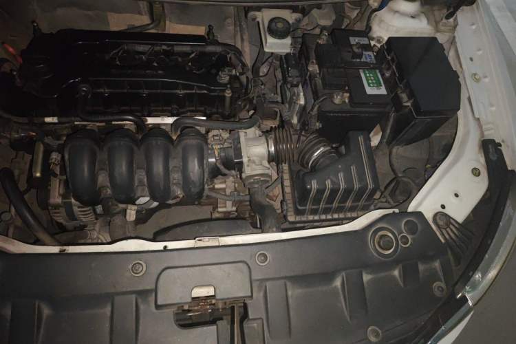 Used Dongfeng Aeolus A30 2014 1.5L Automatic ZhiShang Model Engine Bay Left