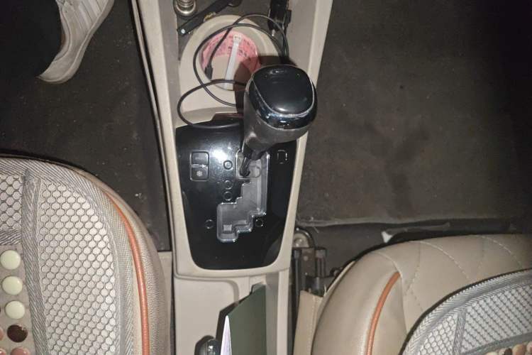 Used Dongfeng Aeolus A30 2014 1.5L Automatic ZhiShang Model Gear Lever