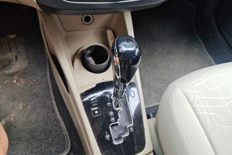Used Dongfeng Aeolus A30 2014 1.5L Automatic ZhiShang Model Gear Lever
