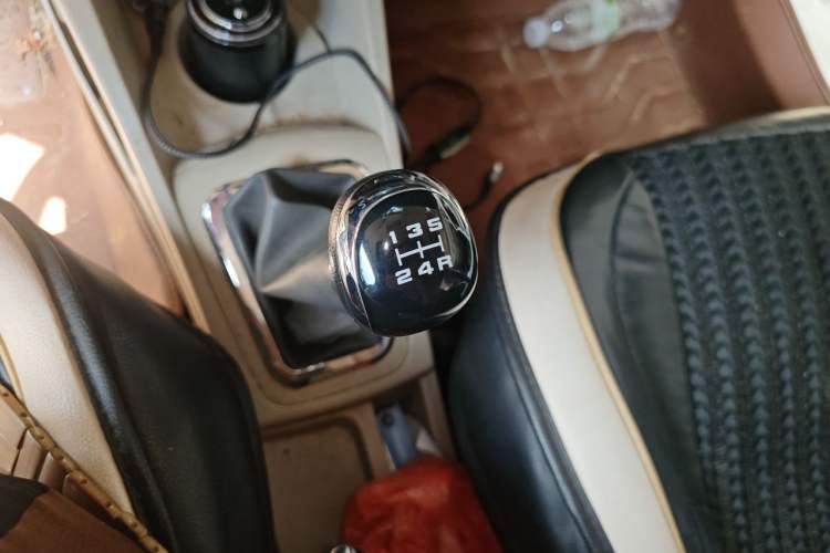 Used Dongfeng Aeolus A30 2014 1.5L Manual Smart-Drive Luxury Edition Gear Lever