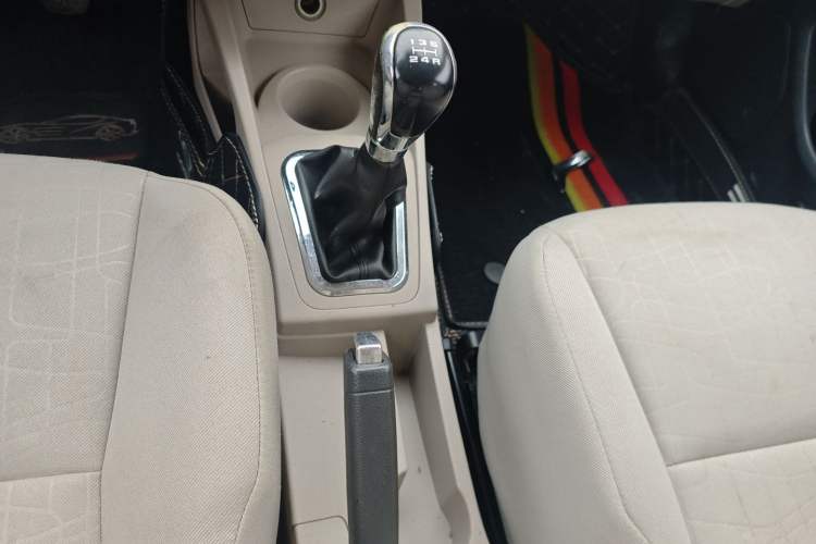 Used Dongfeng Aeolus A30 2014 1.5L Manual Smart-Drive Luxury Edition Gear Lever