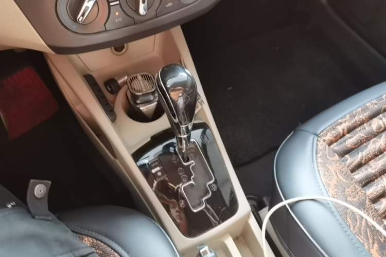 Used Dongfeng Aeolus A30 2014 1.5L Automatic ZhiShang Model Gear Lever