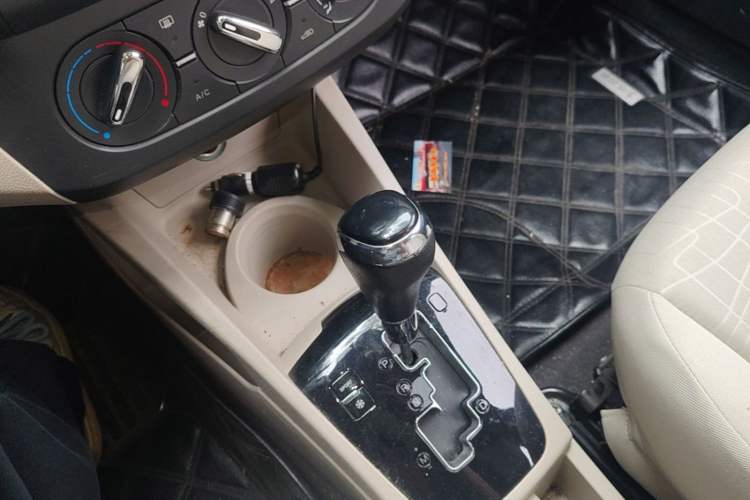 Used Dongfeng Aeolus A30 2014 1.5L Automatic ZhiShang Model Gear Lever