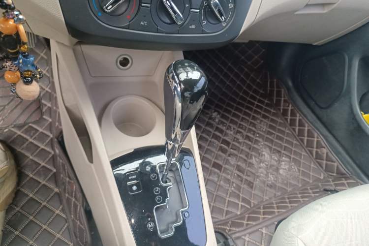 Used Dongfeng Aeolus A30 2014 1.5L Automatic ZhiShang Model Gear Lever
