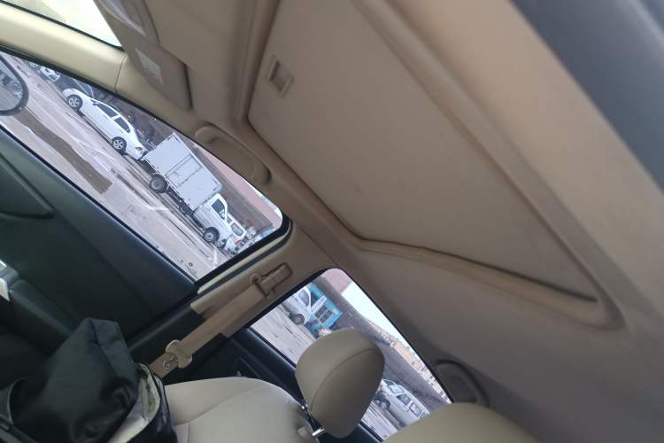 Used Dongfeng Aeolus A30 2014 1.5L Automatic ZhiShang Model Headliner