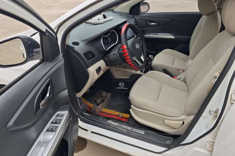 Used Dongfeng Aeolus A30 2014 1.5L Manual Smart-Drive Luxury Edition Interior 2