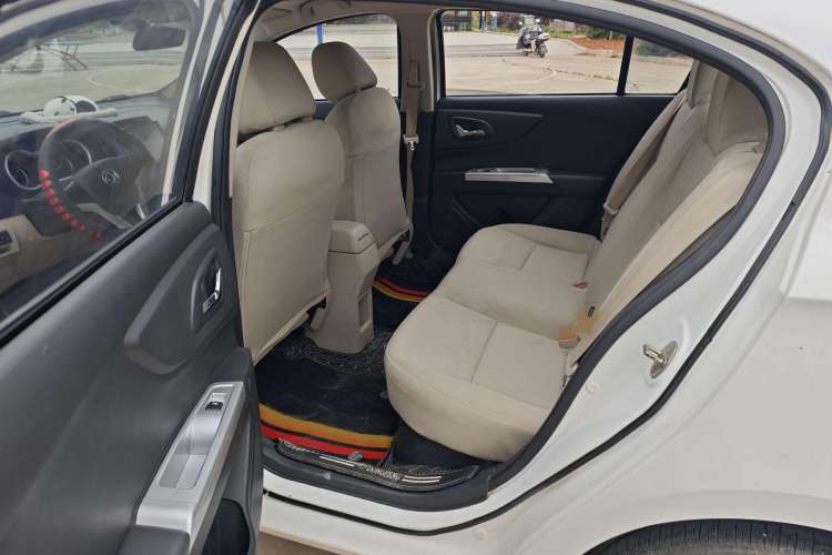Used Dongfeng Aeolus A30 2014 1.5L Manual Smart-Drive Luxury Edition Interior 3