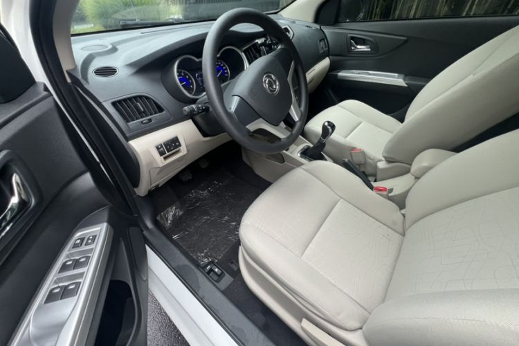 Used Dongfeng Aeolus A30 2014 1.5L Manual Sishang Model Interior 4