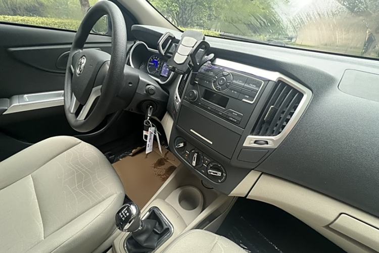 Used Dongfeng Aeolus A30 2014 1.5L Manual Sishang Model Interior 5