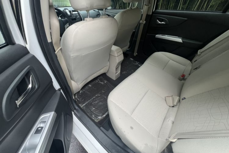 Used Dongfeng Aeolus A30 2014 1.5L Manual Sishang Model Interior 6