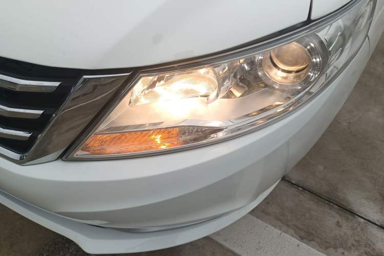 Used Dongfeng Aeolus A30 2014 1.5L Automatic ZhiShang Model Left Front Headlight