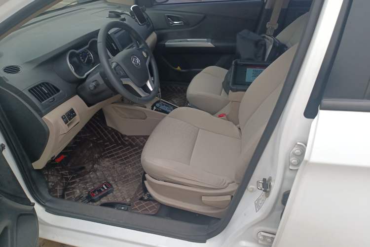 Used Dongfeng Aeolus A30 2014 1.5L Automatic ZhiShang Model Left Front Seat