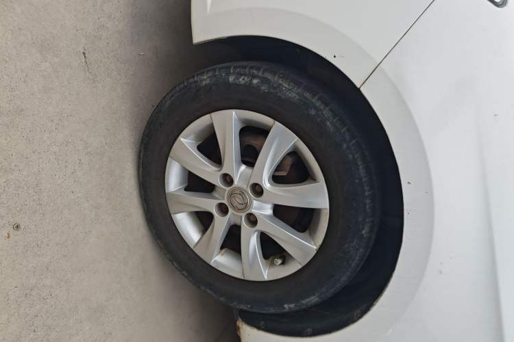 Used Dongfeng Aeolus A30 2014 1.5L Manual Smart-Drive Luxury Edition Left Front Wheel Hub