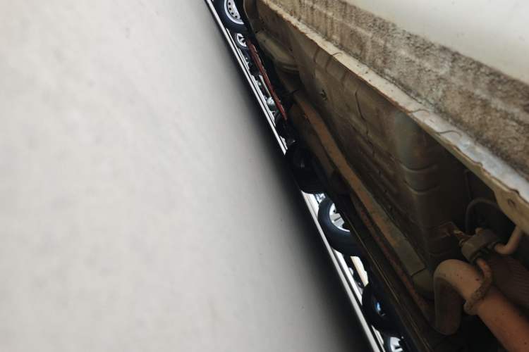 Used Dongfeng Aeolus A30 2014 1.5L Manual Smart-Drive Luxury Edition Left Side Sill