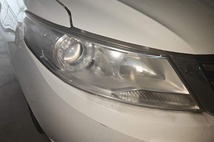 Used Dongfeng Aeolus A30 2014 1.5L Automatic ZhiShang Model Right Front Headlight