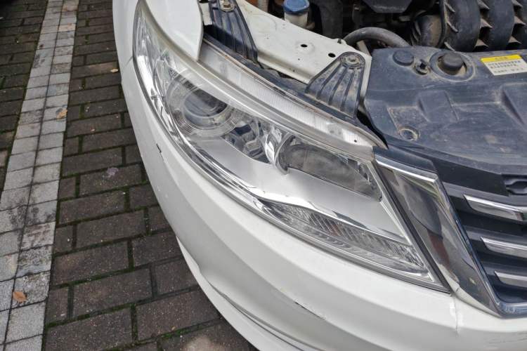 Used Dongfeng Aeolus A30 2014 1.5L Automatic ZhiShang Model Right Front Headlight