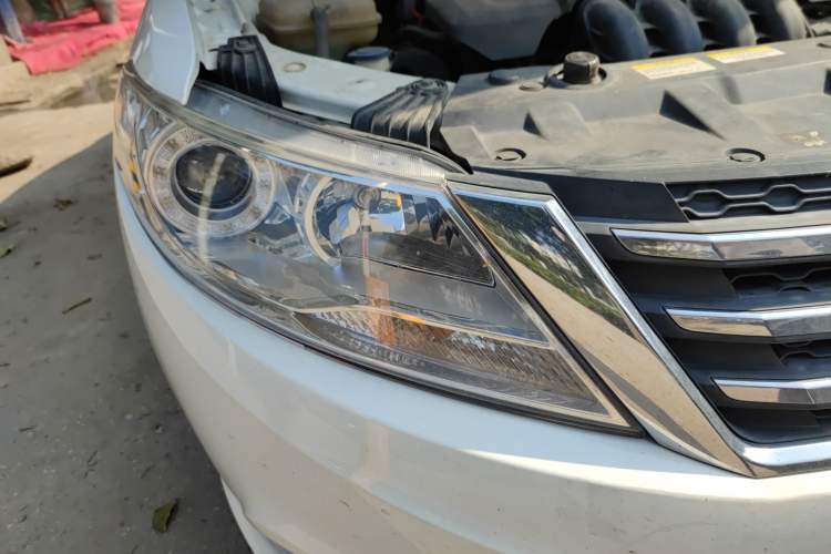 Used Dongfeng Aeolus A30 2014 1.5L Manual Smart Drive Smart Edition Right Front Headlight