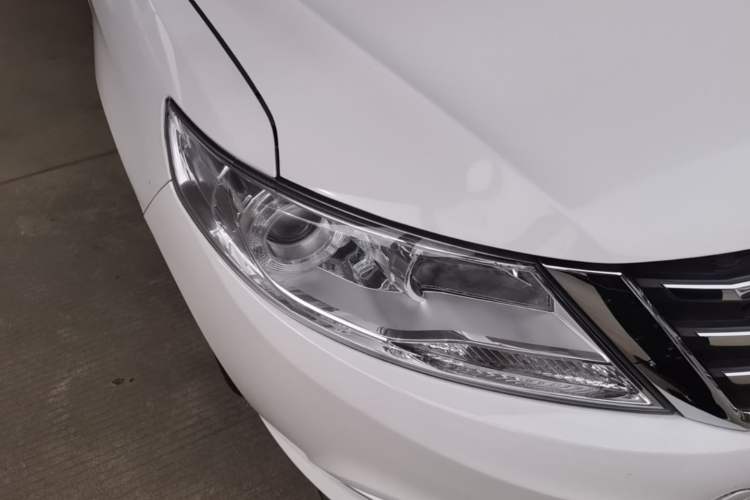 Used Dongfeng Aeolus A30 2014 1.5L Automatic ZhiShang Model Right Front Headlight