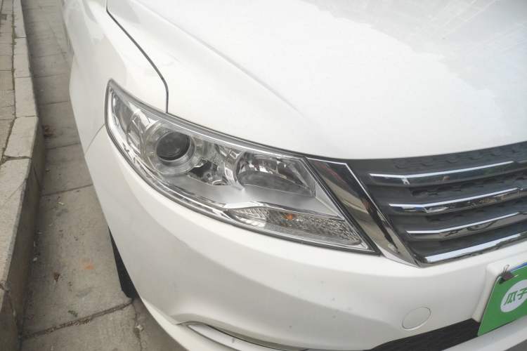 Used Dongfeng Aeolus A30 2014 1.5L Automatic ZhiShang Model Right Front Headlight