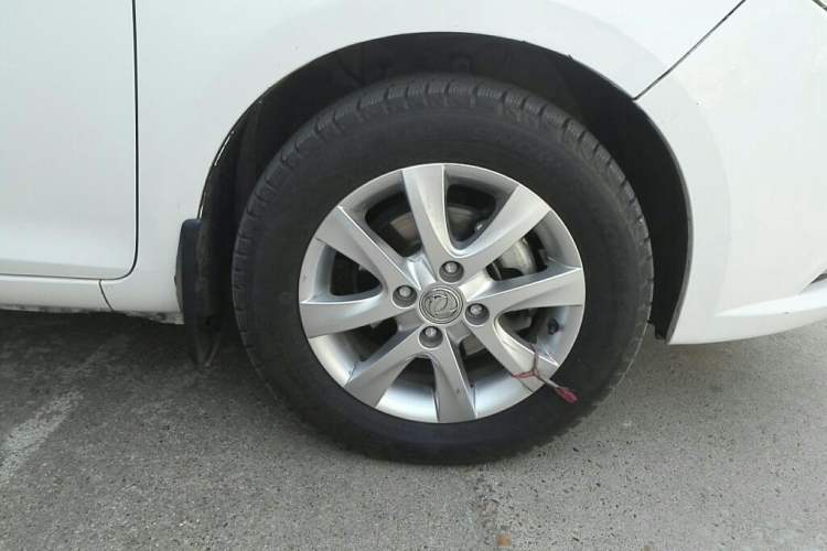 Used Dongfeng Aeolus A30 2014 1.5L Manual Smart-Drive Luxury Edition Right Front Wheel Hub
