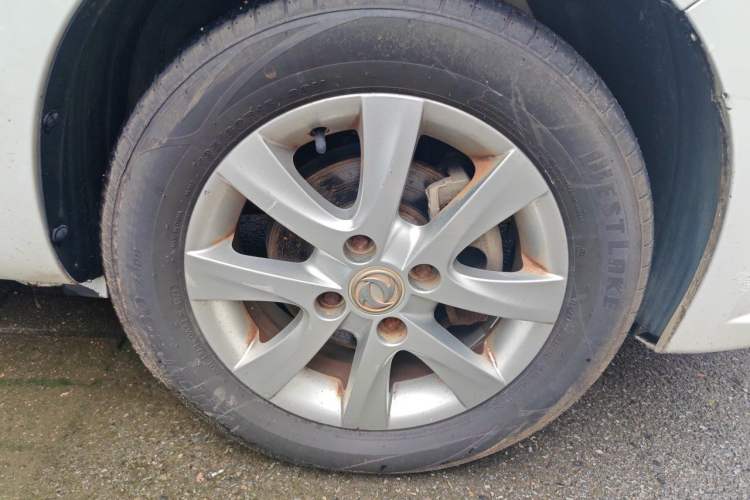 Used Dongfeng Aeolus A30 2014 1.5L Automatic ZhiShang Model Right Front Wheel Hub