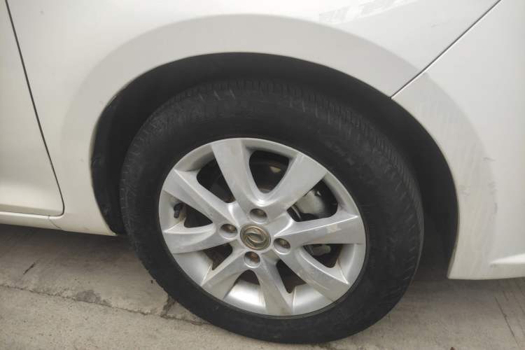 Used Dongfeng Aeolus A30 2014 1.5L Automatic ZhiShang Model Right Front Wheel Hub