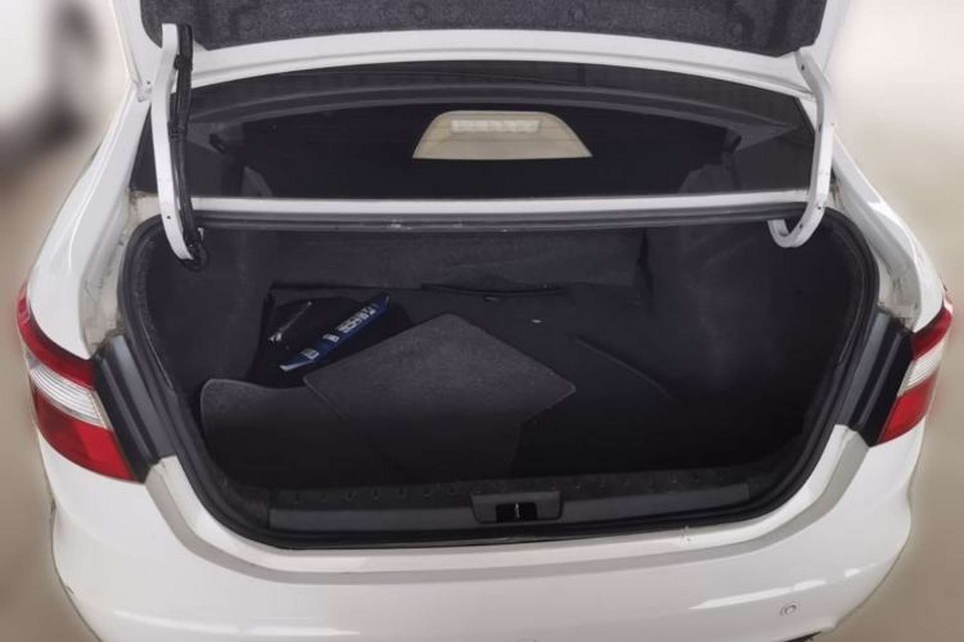 Used Dongfeng Aeolus A30 2014 1.5L Automatic ZhiShang Model Trunk