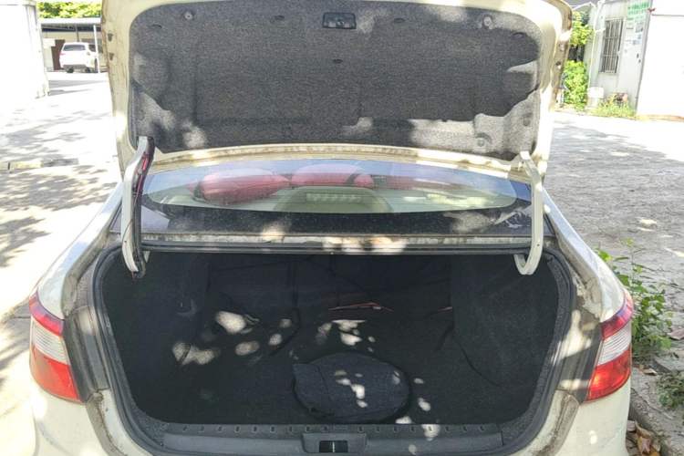 Used Dongfeng Aeolus A30 2014 1.5L Manual Sishang Model Trunk