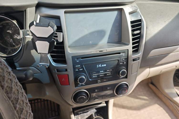 Used Dongfeng Aeolus A60 2012 1.6L Automatic Luxury Version Audio And AC Panel