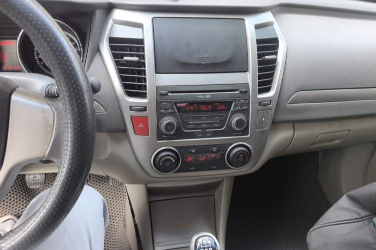 Used Dongfeng Aeolus A60 2012 1.6L Manual Luxury Model Audio And AC Panel