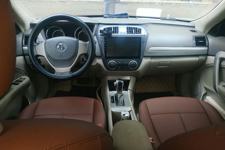 Used Dongfeng Aeolus A60 2012 1.6L Automatic Luxury Version Center Console