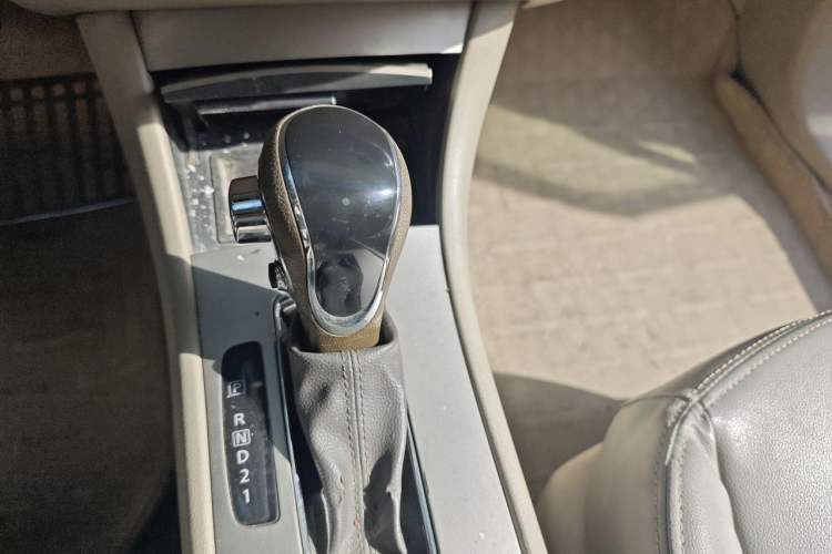 Used Dongfeng Aeolus A60 2012 1.6L Automatic Luxury Version Gear Lever