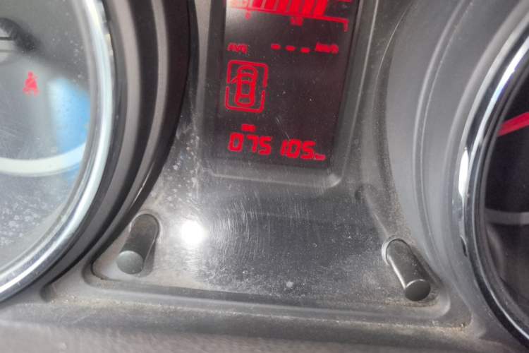 Used Dongfeng Aeolus A60 2012 1.6L Manual Luxury Model Odometer Close Up