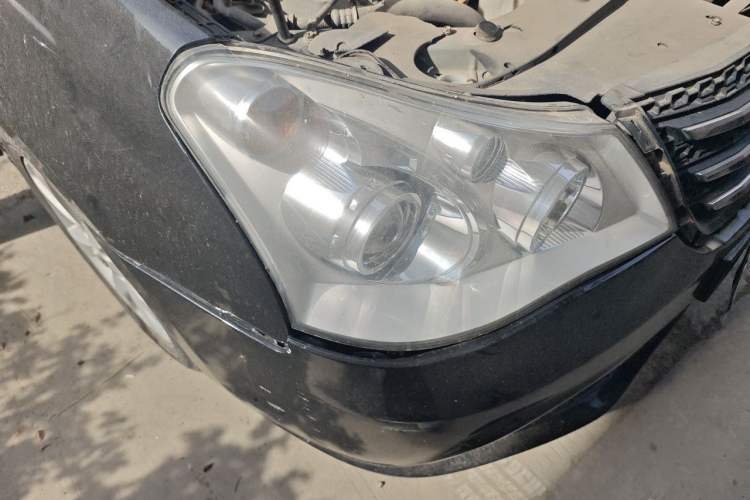 Used Dongfeng Aeolus A60 2012 1.6L Automatic Luxury Version Right Front Headlight