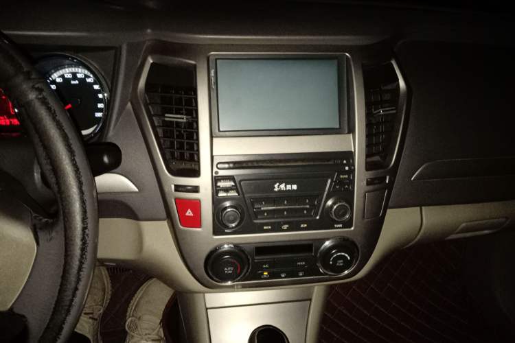 Used Dongfeng Aeolus A60 2012 1.6L Automatic Prestige Model Audio And AC Panel