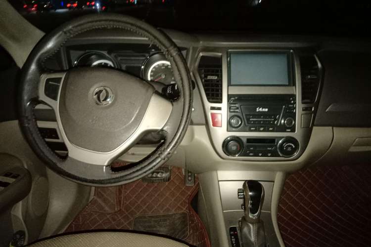 Used Dongfeng Aeolus A60 2012 1.6L Automatic Prestige Model Center Console