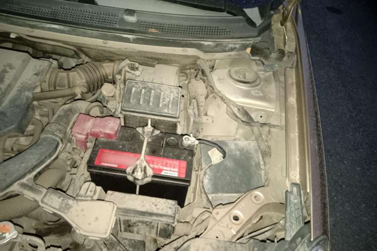 Used Dongfeng Aeolus A60 2012 1.6L Automatic Prestige Model Engine Bay Left