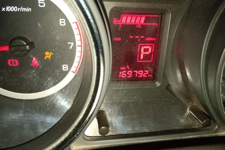 Used Dongfeng Aeolus A60 2012 1.6L Automatic Prestige Model Odometer Close Up