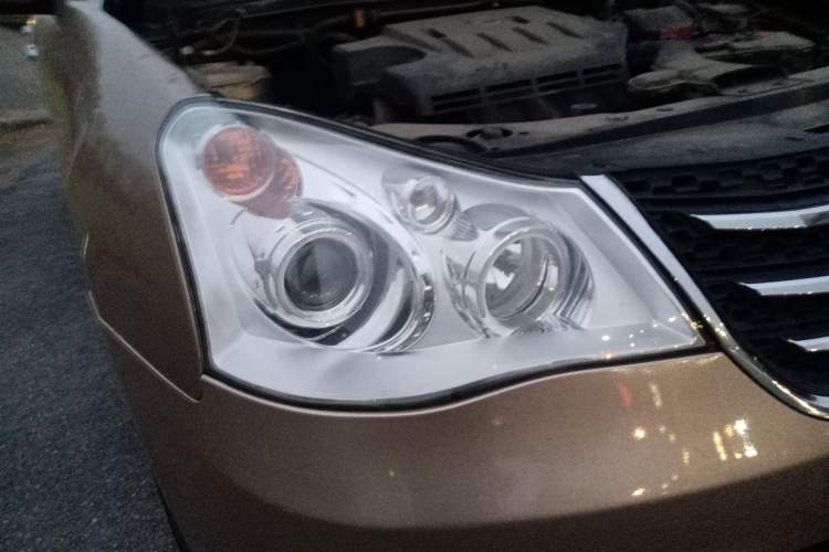 Used Dongfeng Aeolus A60 2012 1.6L Automatic Prestige Model Right Front Headlight